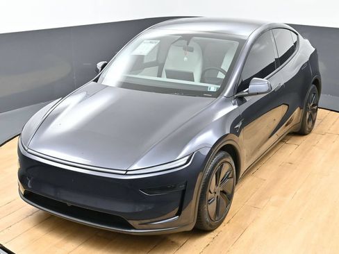 Used 2026 Tesla Model Y Long Range AWD/4WD image 3