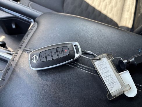 Used 2025 Nissan Pathfinder SV image 25