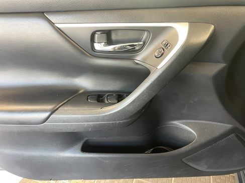 Used 2016 Nissan Altima 2.5 S w/ Power Driver Seat Package FWD image 6