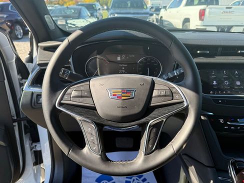 Certified 2025 Cadillac XT5 Premium Luxury image 13