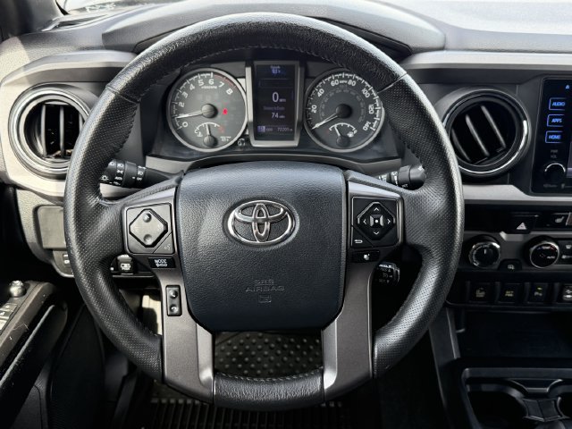Used 2017 Toyota Tacoma TRD Off-Road w/ Premium & Technology Package AWD/4WD image 14