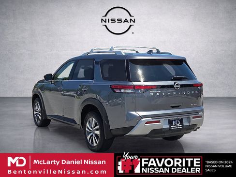 Used 2025 Nissan Pathfinder SL AWD/4WD image 4
