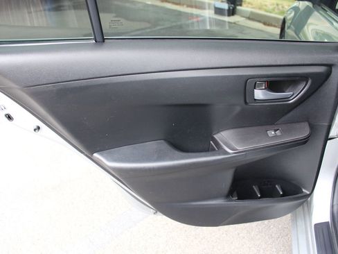 Used 2015 Toyota Camry SE FWD image 44