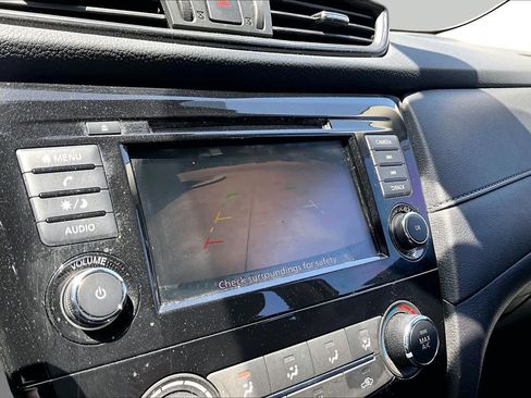Used 2020 Nissan Rogue S FWD image 26