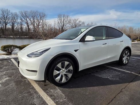 Used 2020 Tesla Model Y Long Range image 12