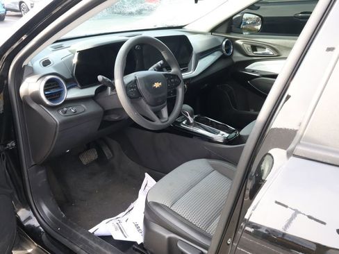 Certified 2024 Chevrolet Trax LT image 8