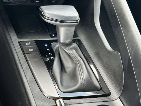 Used 2025 Hyundai Elantra Sport FWD image 21