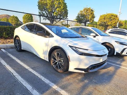 Used 2025 Toyota Prius Limited image 3