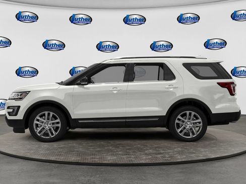 Used 2017 Ford Explorer XLT w/ Equipment Group 202A AWD/4WD image 3