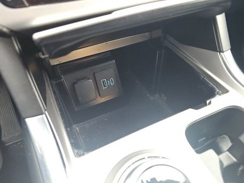 Used 2020 Ford Explorer XLT w/ Equipment Group 202A image 29