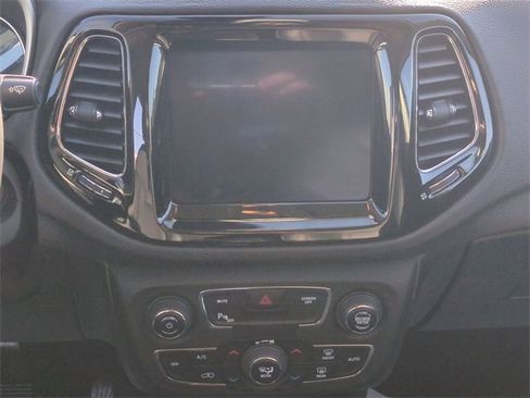 Used 2018 Jeep Compass Limited w/ Navigation Group image 18