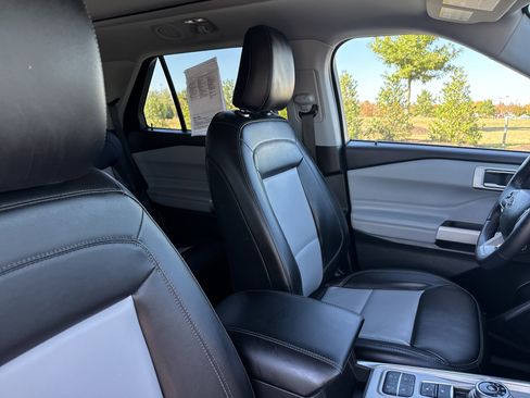 Used 2023 Ford Explorer XLT w/ Equipment Group 202A image 30