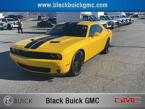Used 2018 Dodge Challenger SXT w/ Blacktop Package image 1