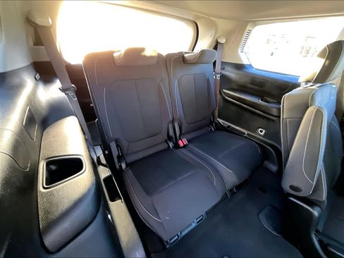 Used 2023 Jeep Grand Cherokee L Laredo image 15