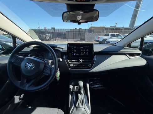 Used 2025 Toyota Corolla LE image 31