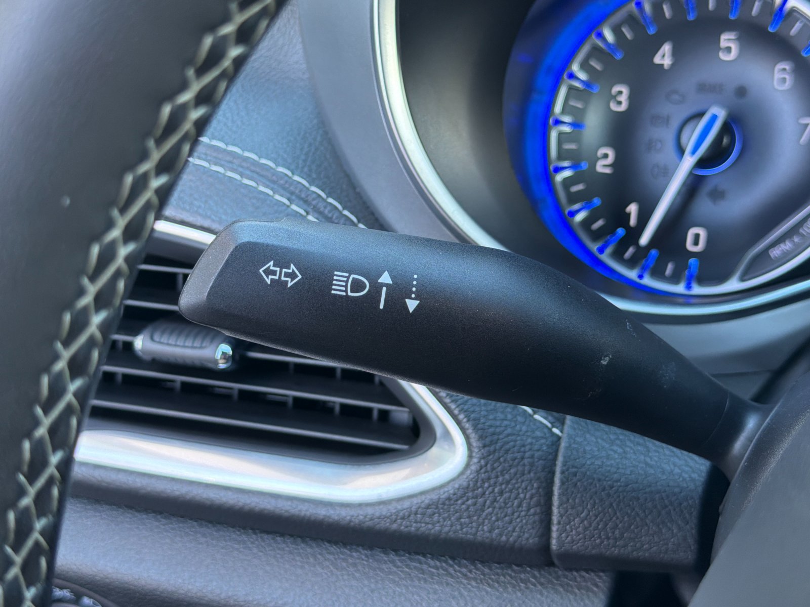 Used 2026 Chrysler Pacifica Limited FWD image 30