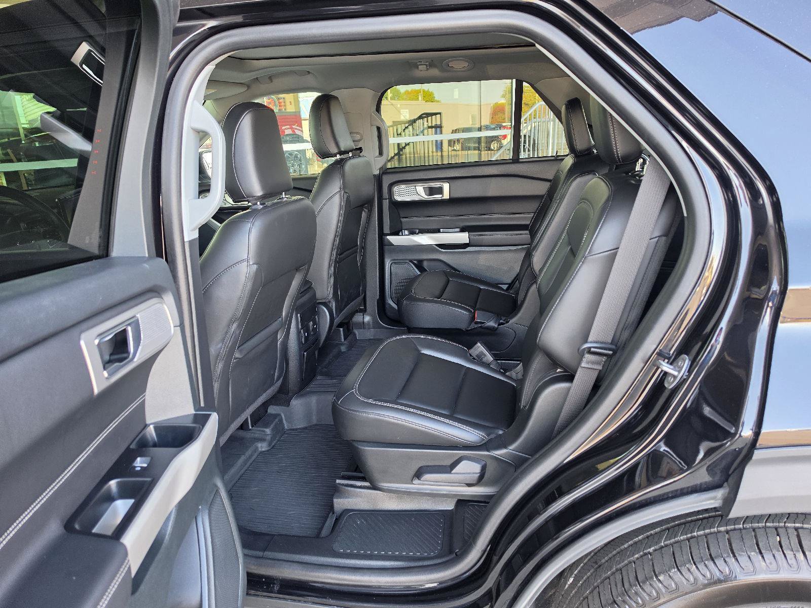 Used 2024 Ford Explorer XLT w/ Equipment Group 202A AWD/4WD image 9