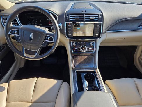 Used 2017 Lincoln Continental Select w/ Climate Package image 16