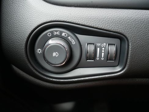 Used 2022 Jeep Renegade Latitude w/ Convenience Group AWD/4WD image 26