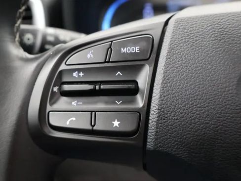 Used 2025 Hyundai Venue SEL FWD image 25