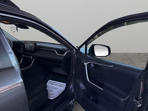 Used 2021 Toyota RAV4 LE AWD/4WD image 15