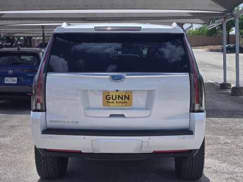 Used 2016 Cadillac Escalade Luxury AWD/4WD image 5