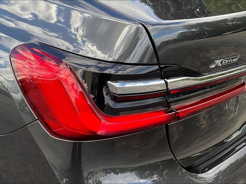 Used 2021 BMW 740i xDrive w/ Luxury Rear Seating Package AWD/4WD image 22