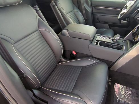 Used 2024 Land Rover Discovery Metropolitan Edition image 22