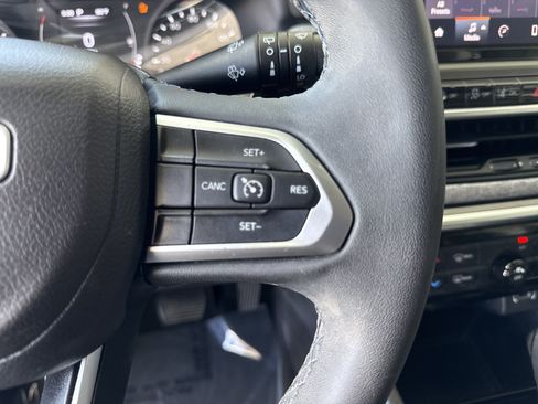Used 2022 Jeep Compass Latitude AWD/4WD image 19