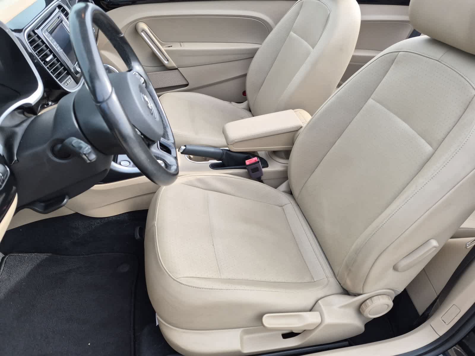 Used 2019 Volkswagen Beetle 2.0T SE FWD image 17