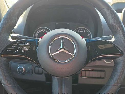 Used 2025 Mercedes-Benz Sprinter 2500 image 27