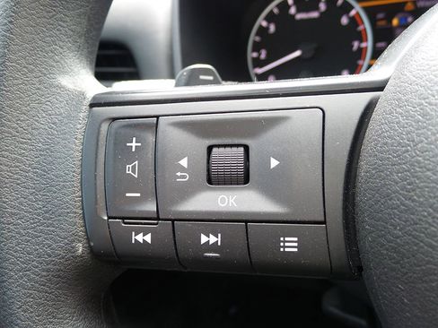 Used 2024 Nissan Rogue S FWD image 34