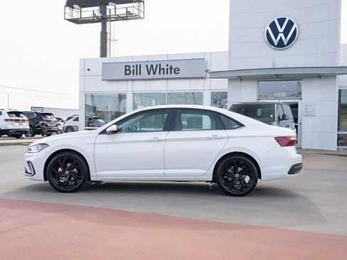 New 2026 Volkswagen Jetta SE image 2