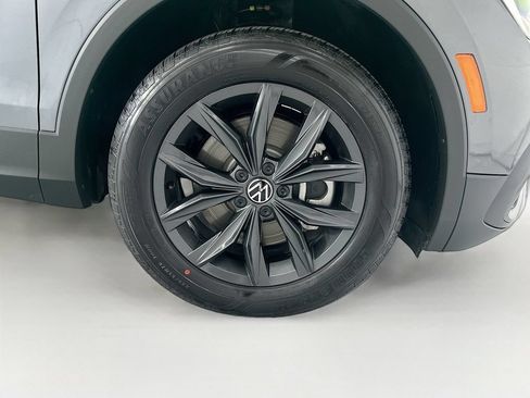 Used 2024 Volkswagen Tiguan SE FWD image 30