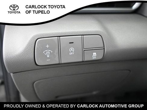 Used 2024 Hyundai Elantra SE image 17