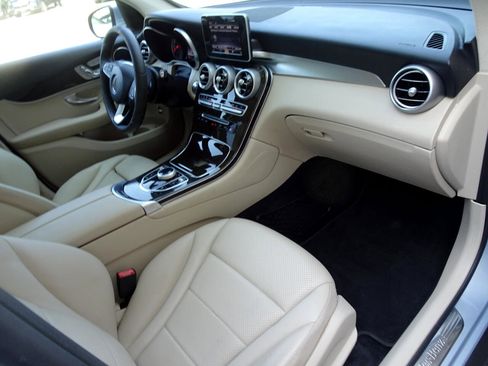 Used 2018 Mercedes-Benz GLC 300 w/ Premium Package image 22