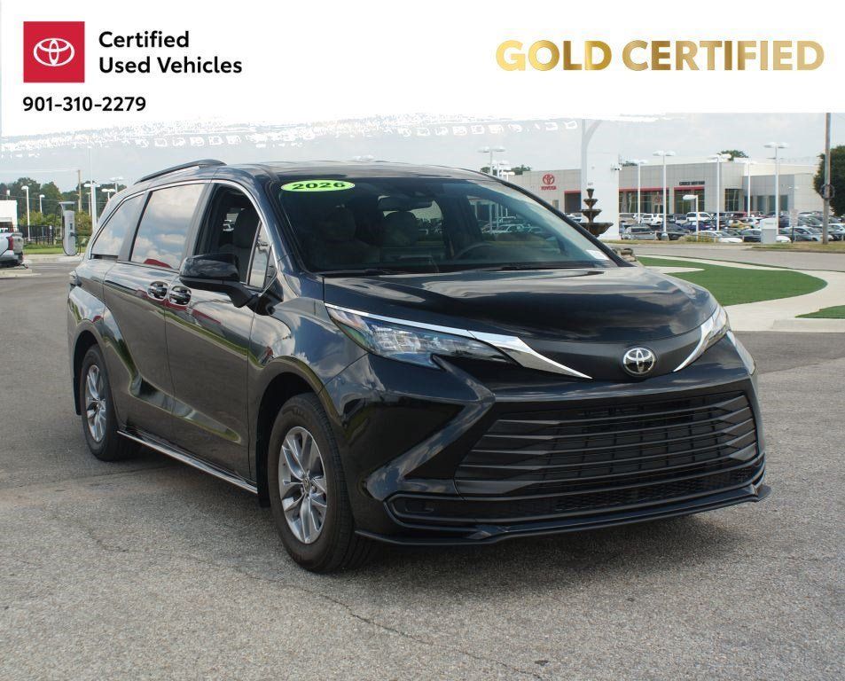 Used 2026 Toyota Sienna LE FWD image 2