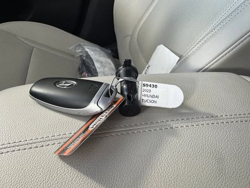 Used 2023 Hyundai Tucson SEL w/ Convenience Package AWD/4WD image 3