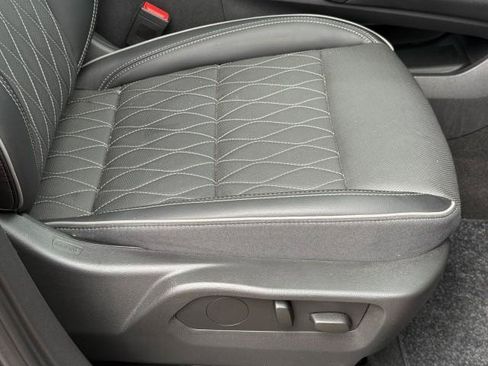 Used 2023 Buick Envision Avenir AWD/4WD image 42