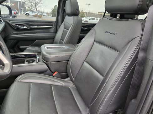 Used 2022 GMC Yukon XL Denali image 2