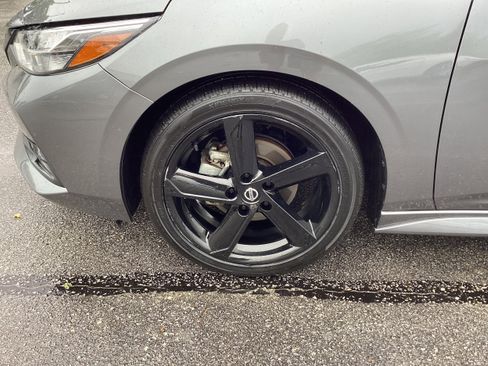 Used 2023 Nissan Sentra SR w/ Midnight Edition Package FWD image 9