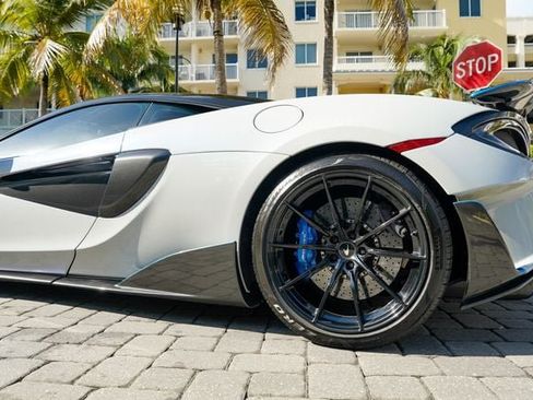 Used 2019 McLaren 600LT RWD image 18