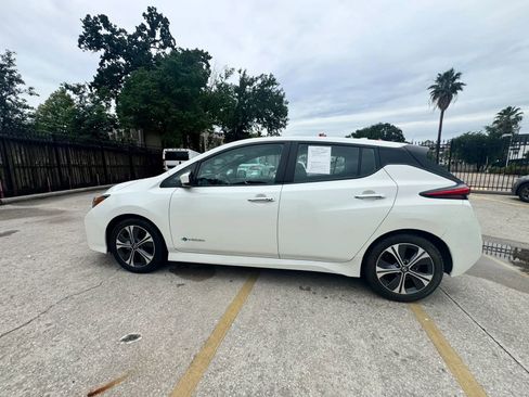 Used 2019 Nissan Leaf SV w/ SV All Weather Package FWD image 3