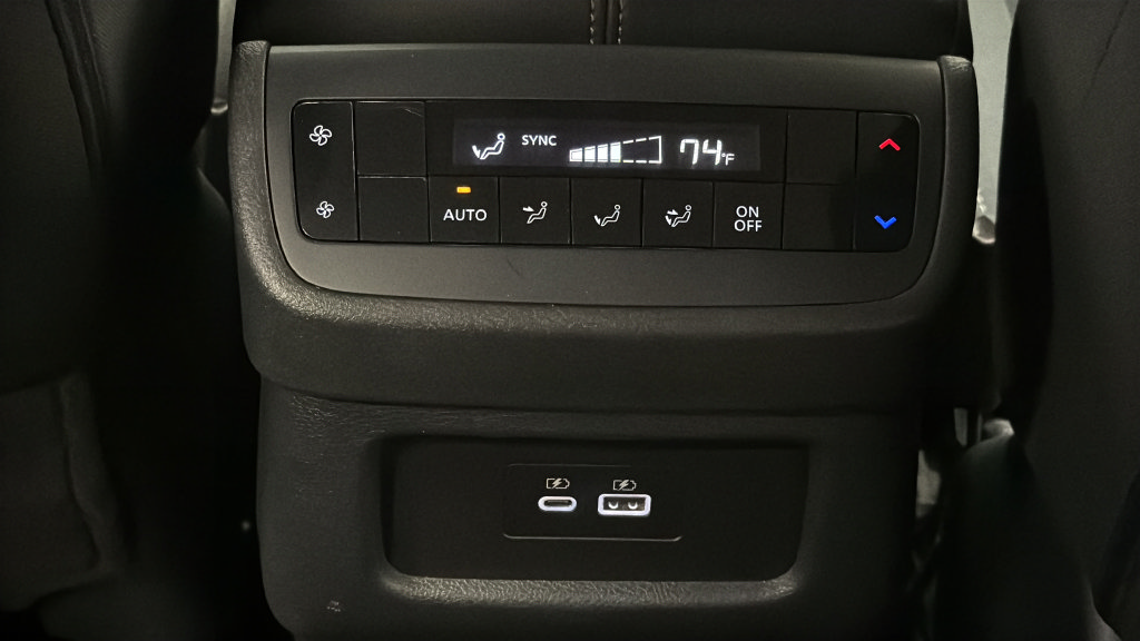 Used 2025 Nissan Pathfinder SV AWD/4WD image 32