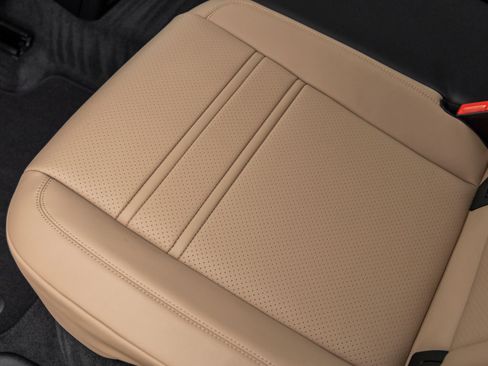 Certified 2026 Porsche Cayenne Coupe AWD/4WD image 31