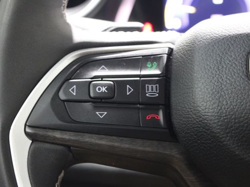 Used 2024 Jeep Grand Cherokee Limited w/ Luxury Tech Group II image 11