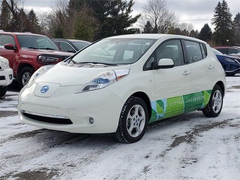 Used 2011 Nissan Leaf SL image 2