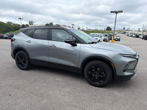 Used 2023 Chevrolet Blazer LT w/ Midnight/Sport Edition FWD image 11