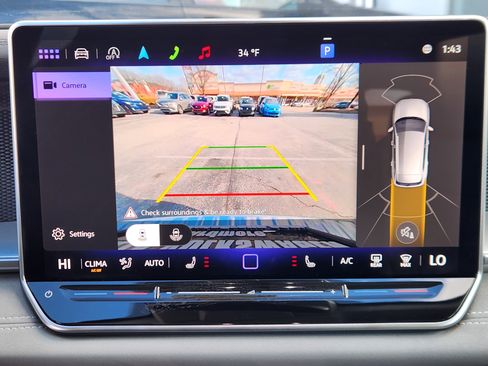 Certified 2025 Volkswagen Tiguan SE w/ Panoramic Sunroof Package image 13