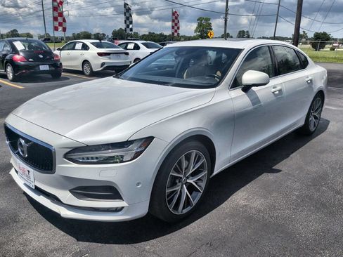 Used 2018 Volvo S90 T5 Momentum w/ Convenience Package FWD image 1